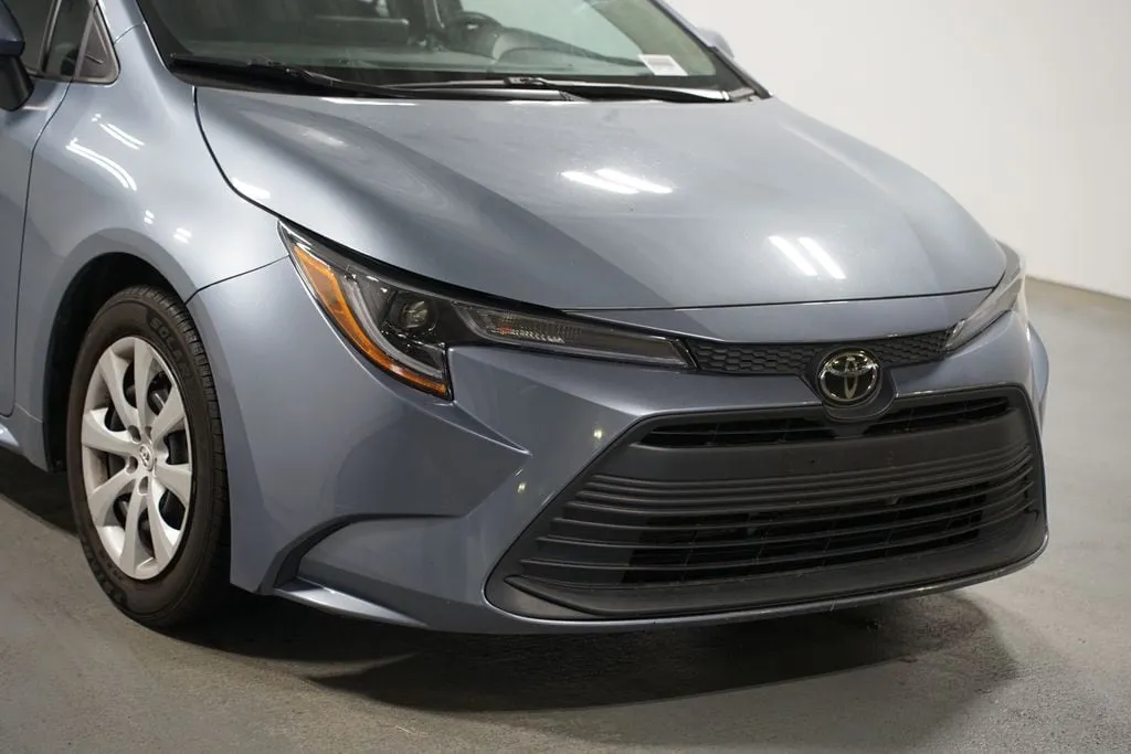 2023 Toyota Corolla LE thumbnail 4