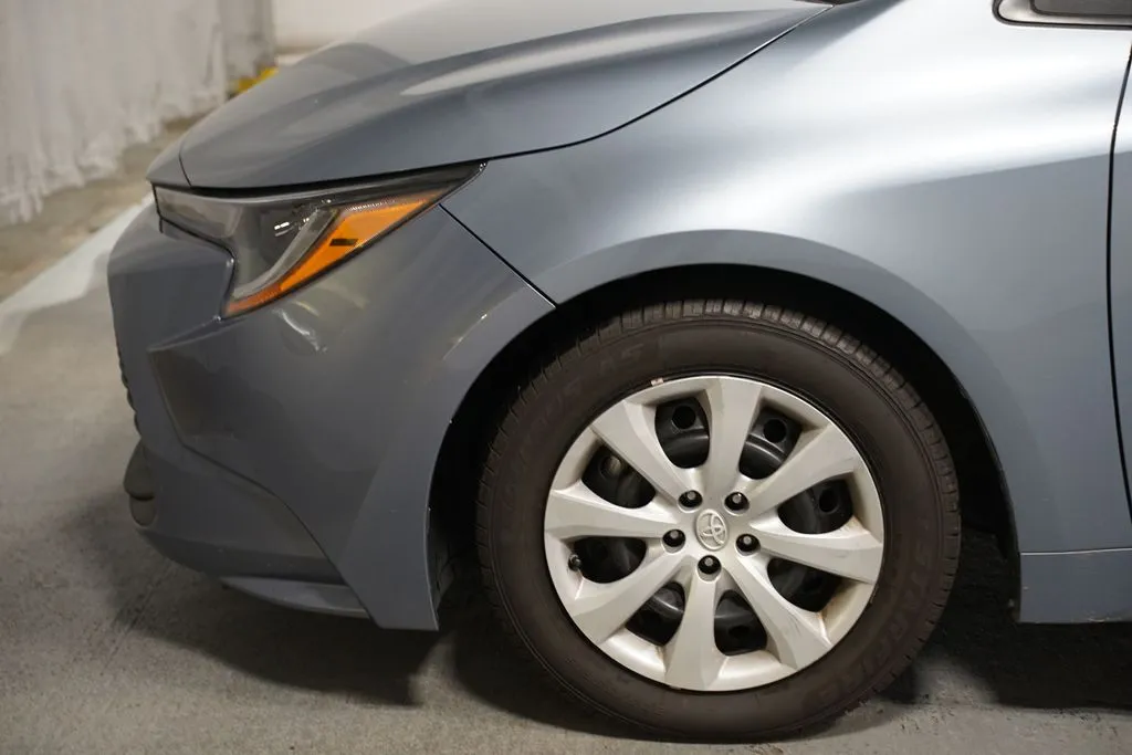 2023 Toyota Corolla LE thumbnail 5