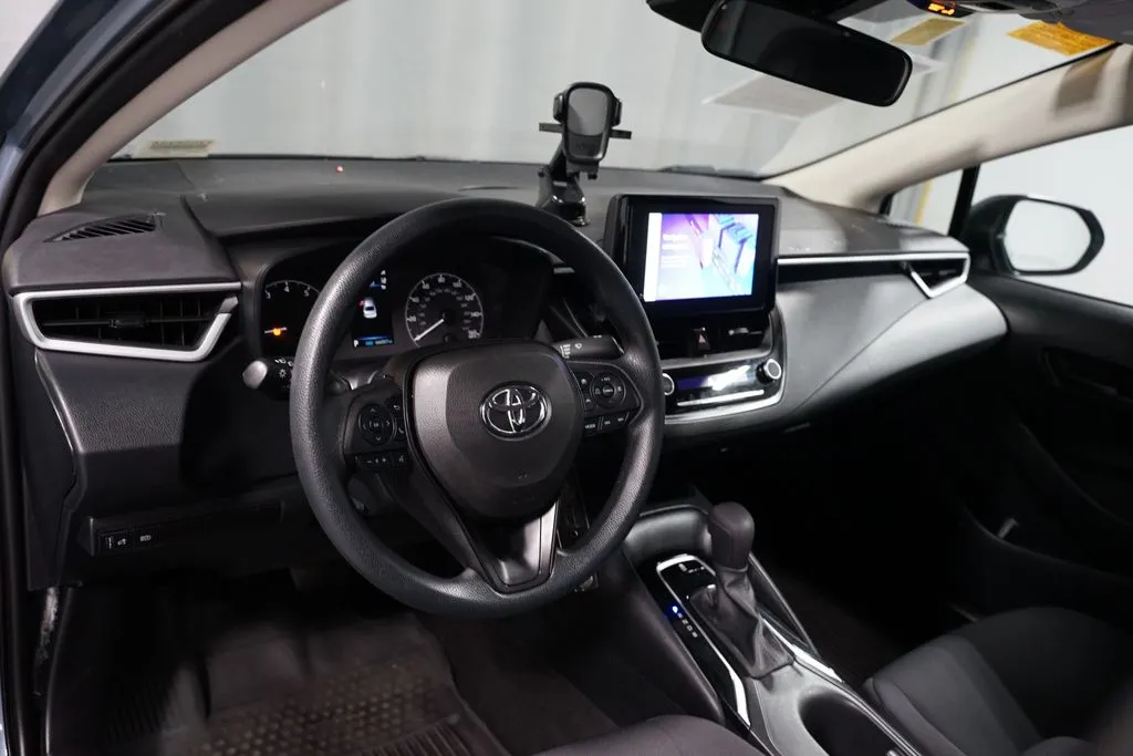 2023 Toyota Corolla LE thumbnail 7