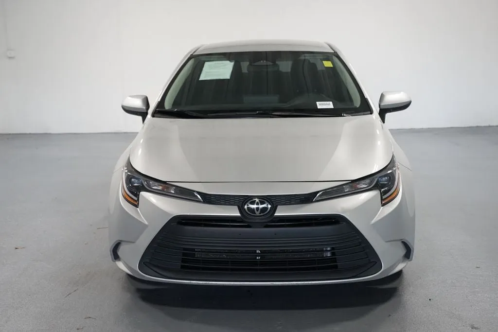 2023 Toyota Corolla LE thumbnail 2
