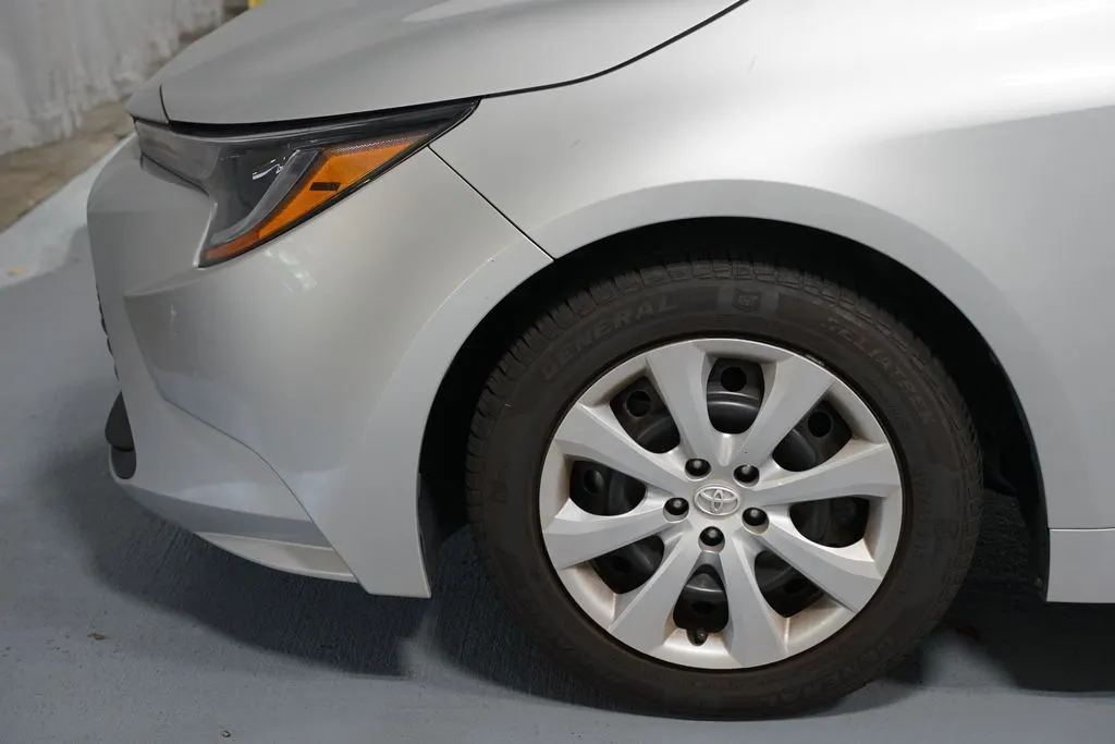 2023 Toyota Corolla LE thumbnail 5
