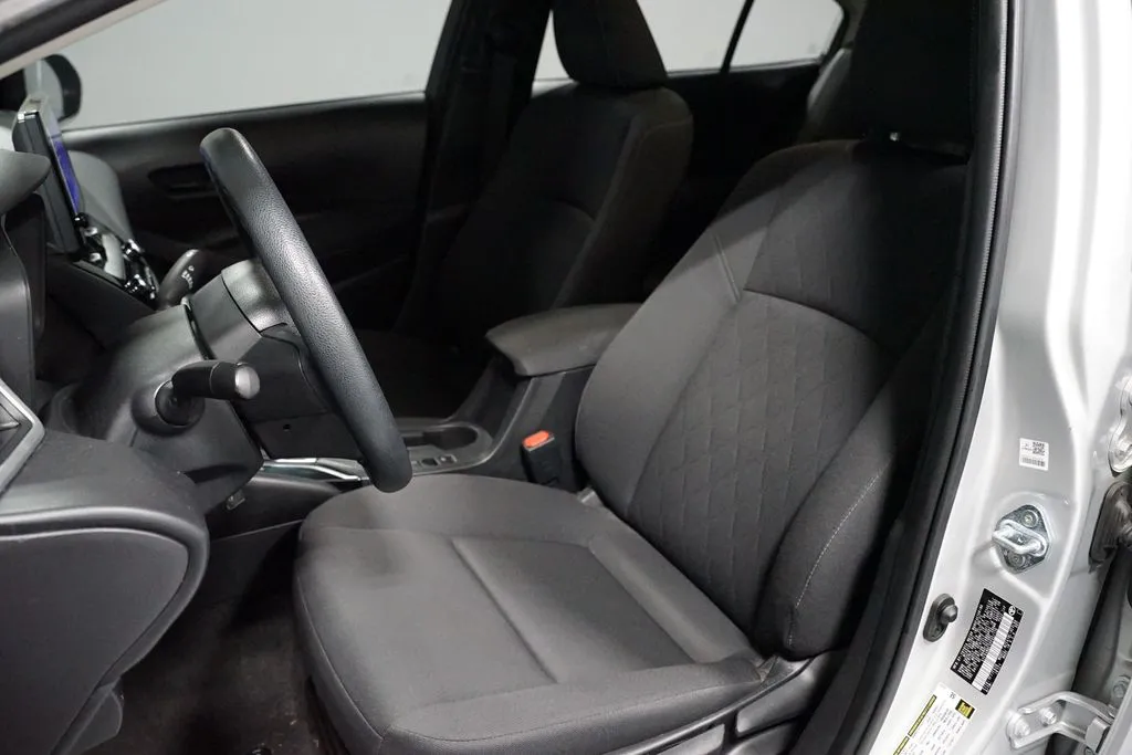 2023 Toyota Corolla LE thumbnail 6