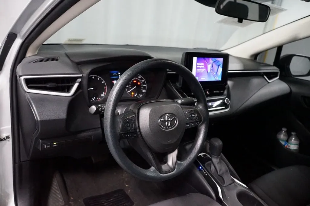 2023 Toyota Corolla LE thumbnail 7