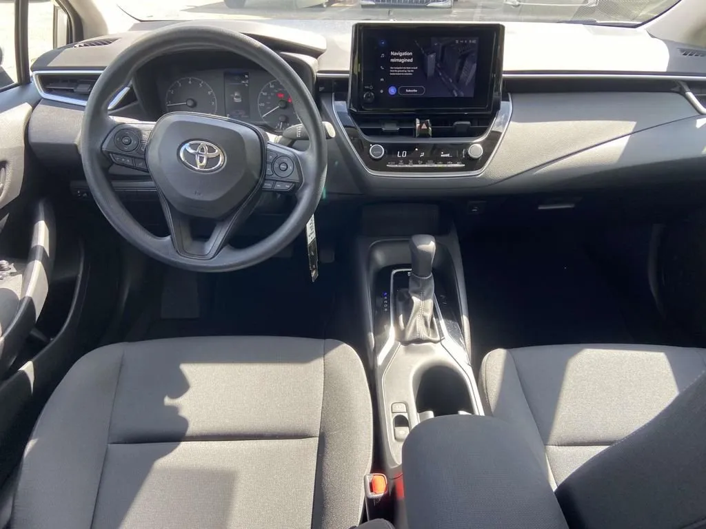 2023 Toyota Corolla LE thumbnail 10