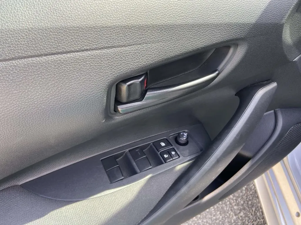 2023 Toyota Corolla LE thumbnail 12