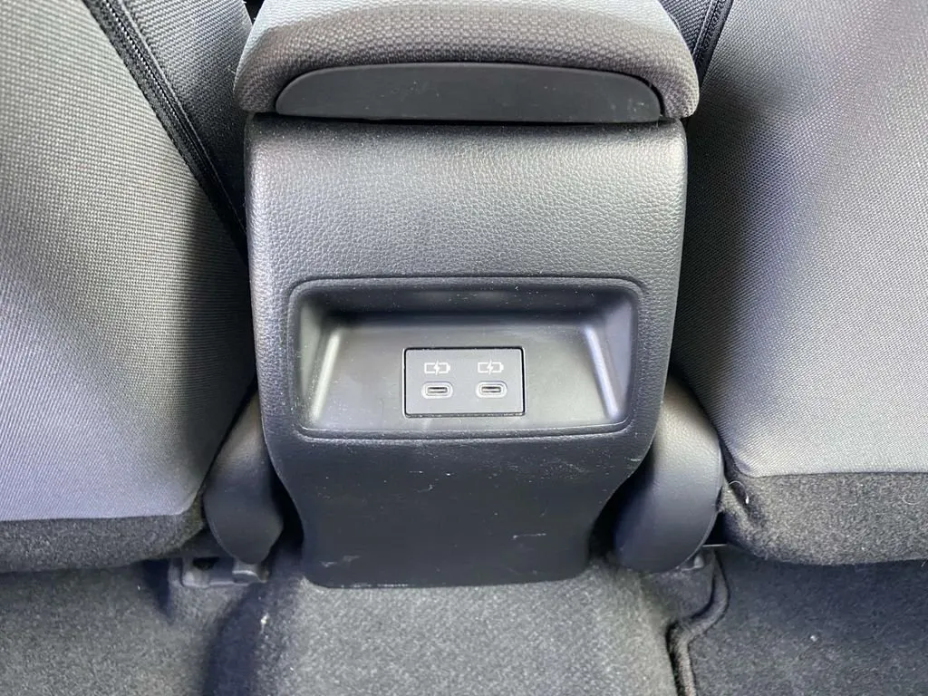 2023 Toyota Corolla LE thumbnail 18