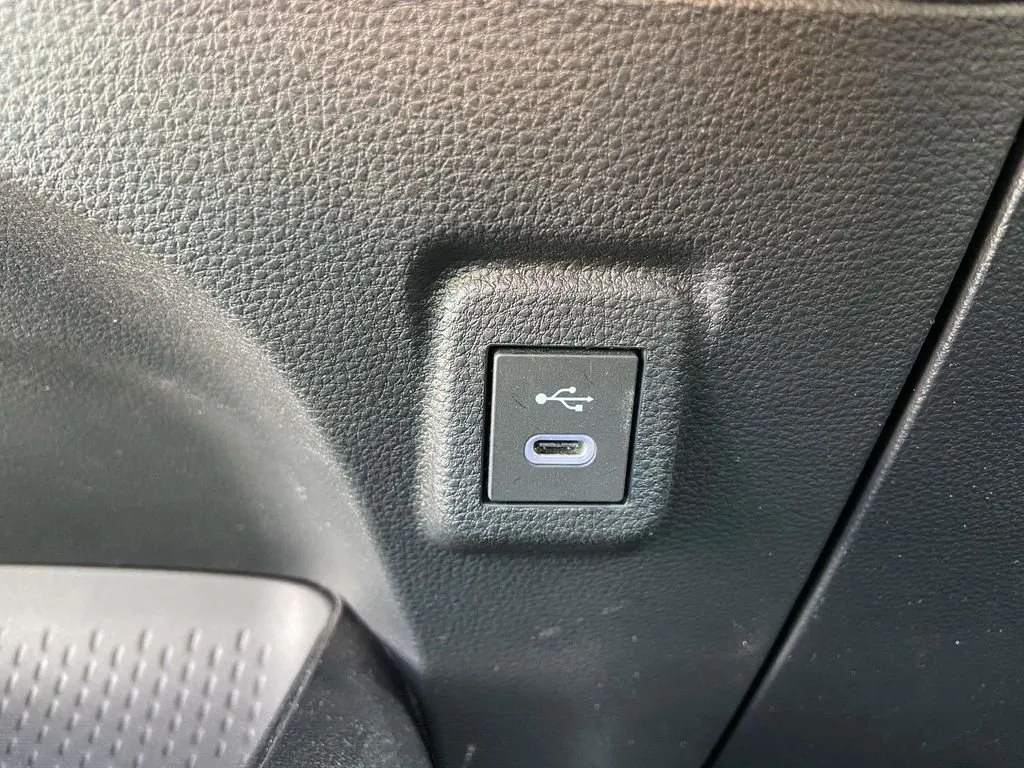 2023 Toyota Corolla LE thumbnail 23