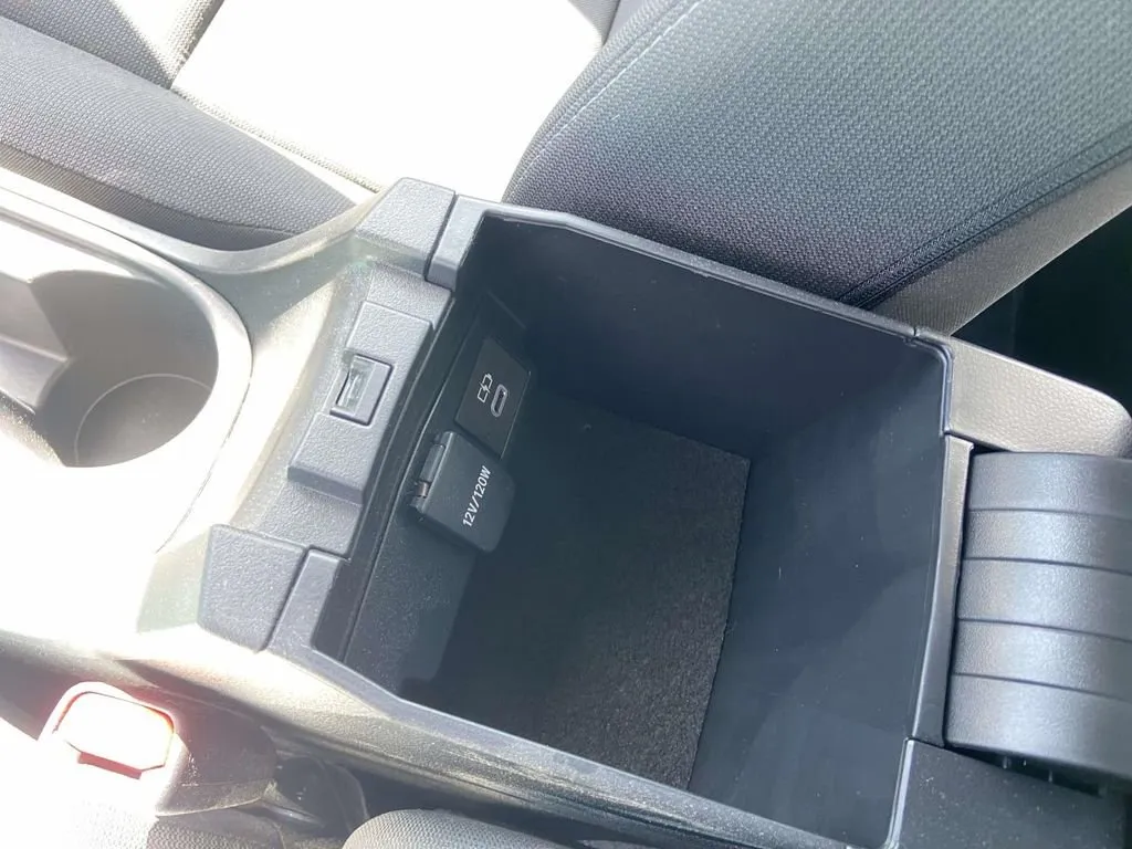 2023 Toyota Corolla LE thumbnail 25