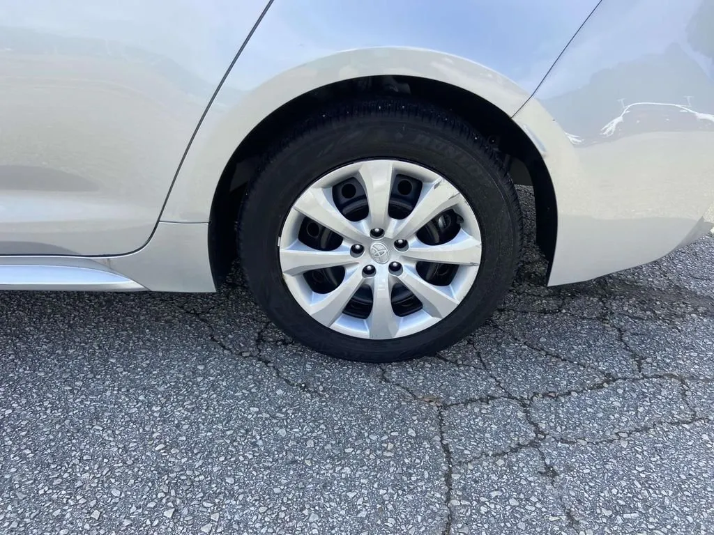 2023 Toyota Corolla LE thumbnail 9