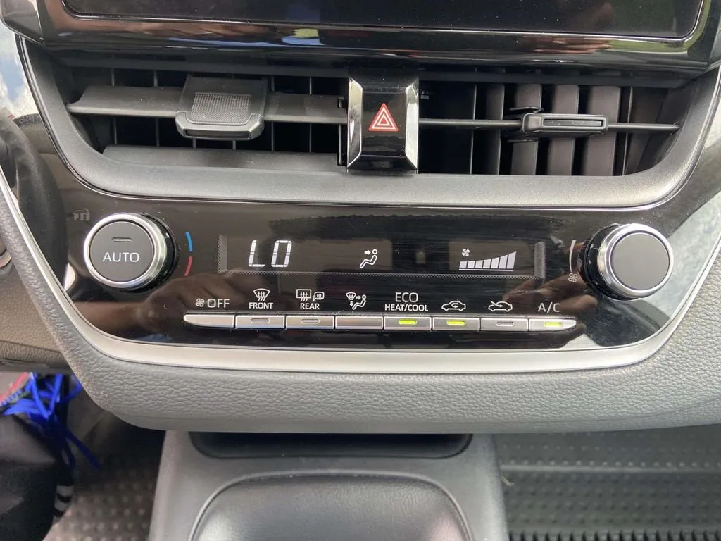 2023 Toyota Corolla LE thumbnail 22