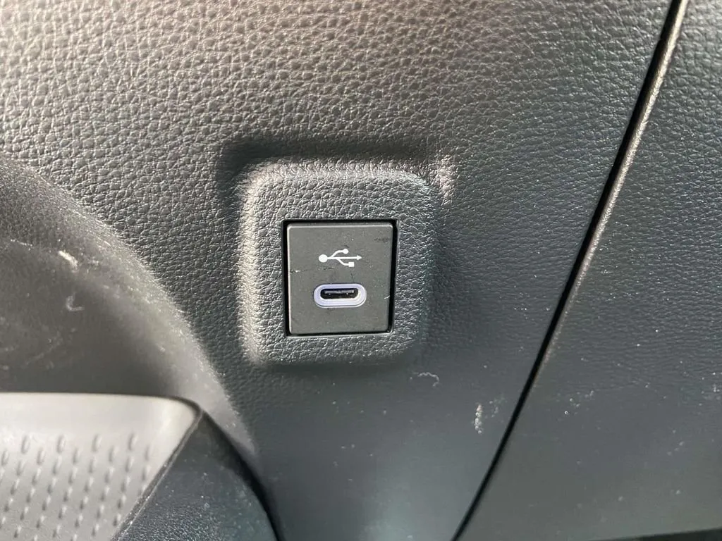 2023 Toyota Corolla LE thumbnail 23