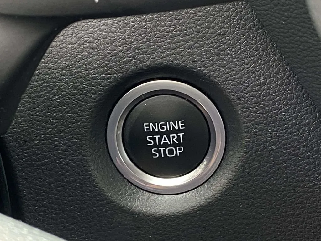 2023 Toyota Corolla LE thumbnail 26