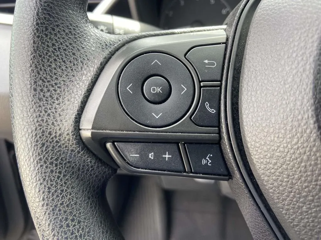 2023 Toyota Corolla LE thumbnail 31