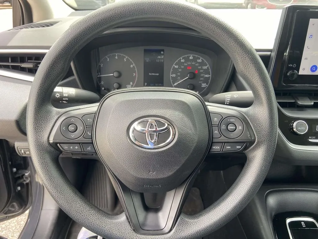 2023 Toyota Corolla LE thumbnail 33