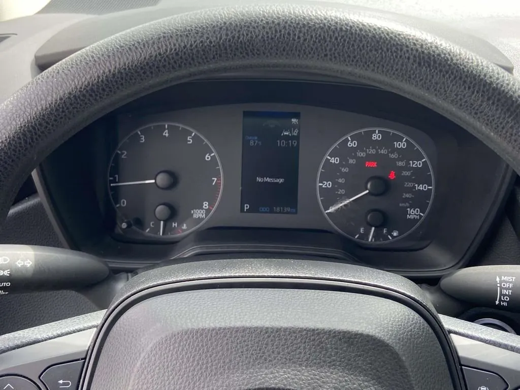 2023 Toyota Corolla LE thumbnail 34