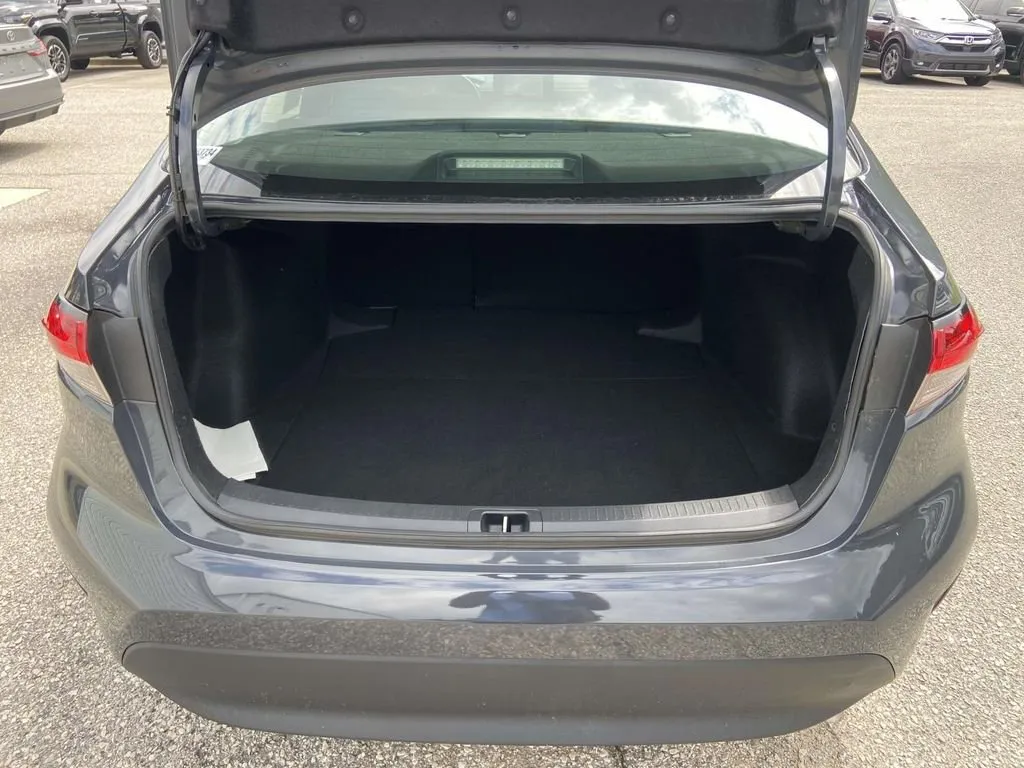 2023 Toyota Corolla LE thumbnail 9