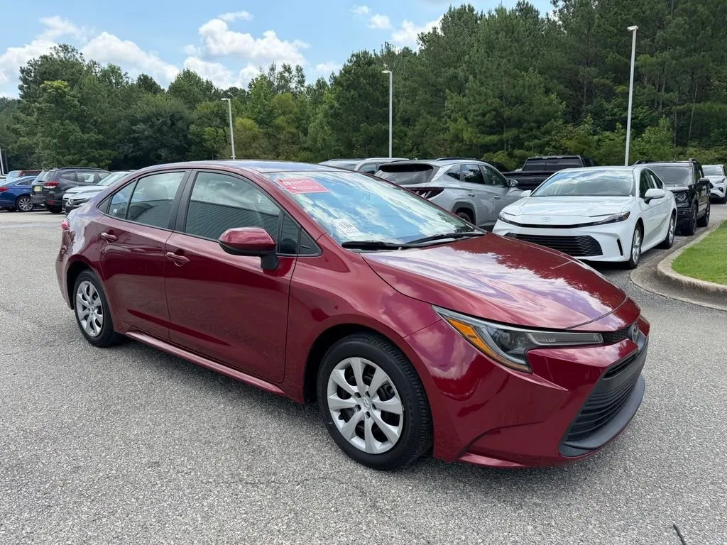 2023 Toyota Corolla LE thumbnail 4