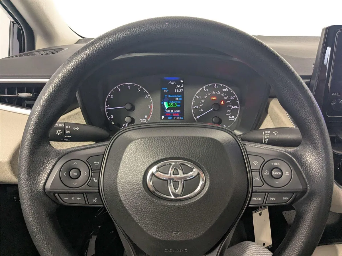 2023 Toyota Corolla LE thumbnail 12