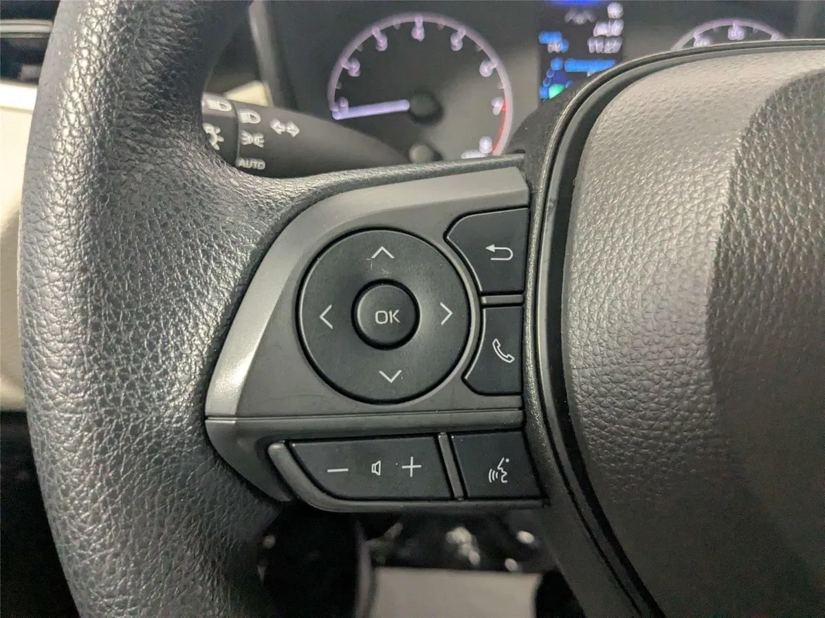 2023 Toyota Corolla LE thumbnail 13