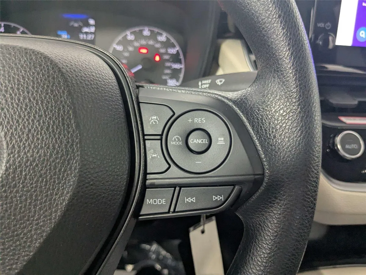 2023 Toyota Corolla LE thumbnail 14