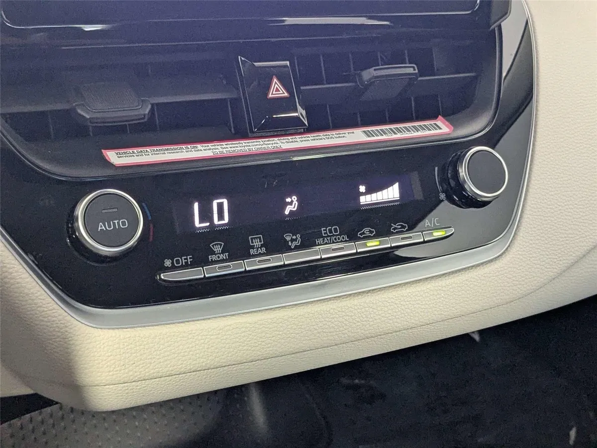 2023 Toyota Corolla LE thumbnail 18