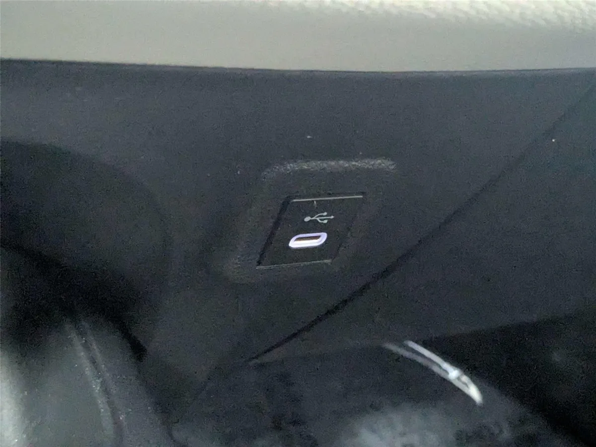 2023 Toyota Corolla LE thumbnail 19
