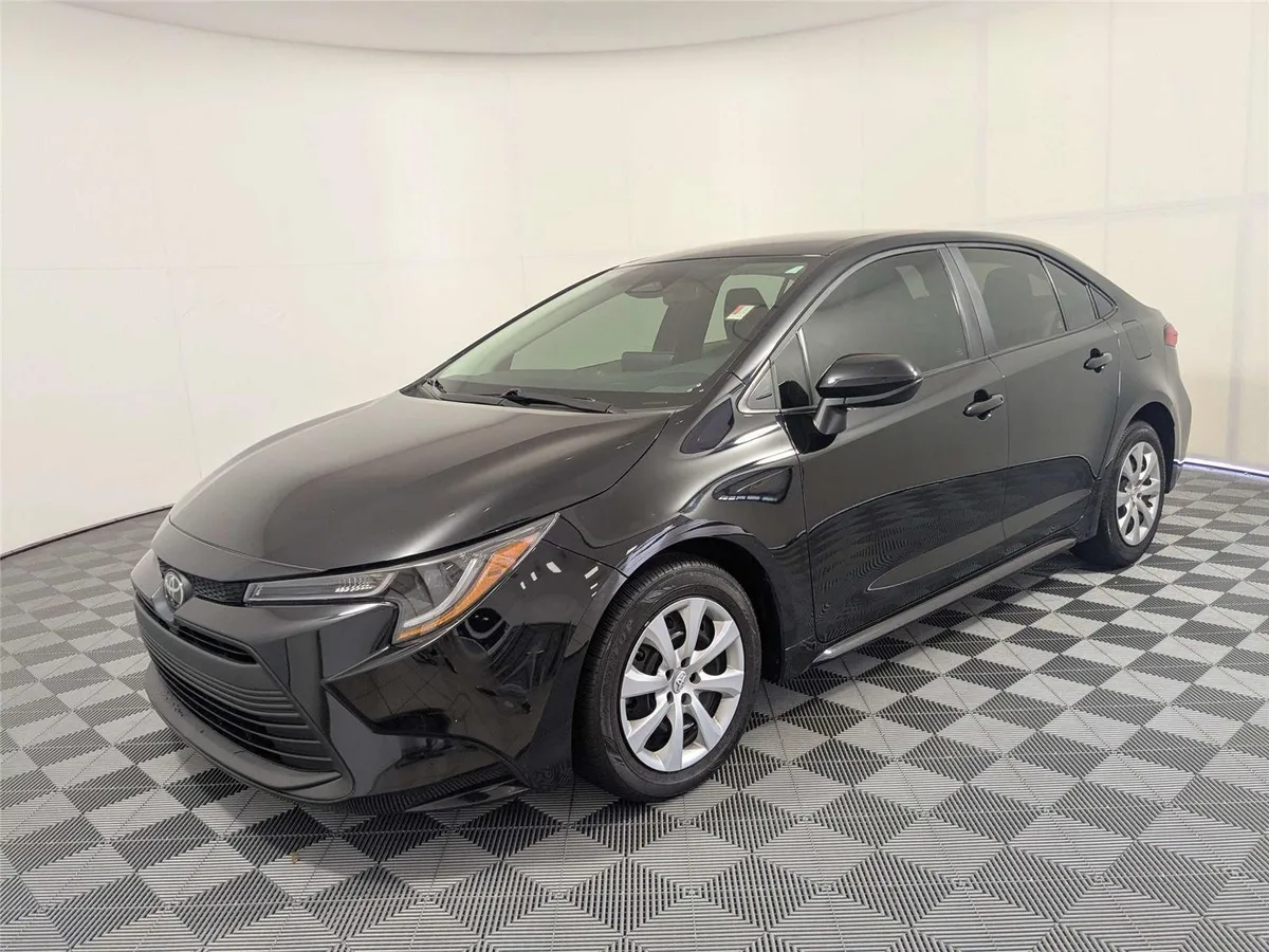 2023 Toyota Corolla LE thumbnail 2