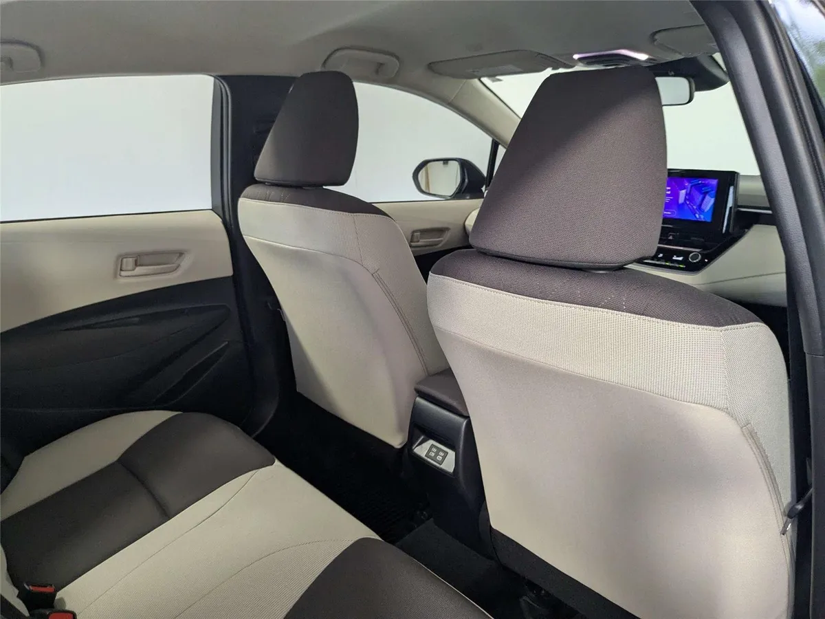 2023 Toyota Corolla LE thumbnail 24