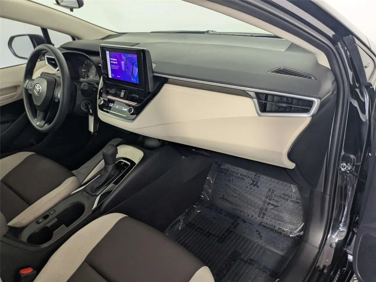 2023 Toyota Corolla LE thumbnail 25