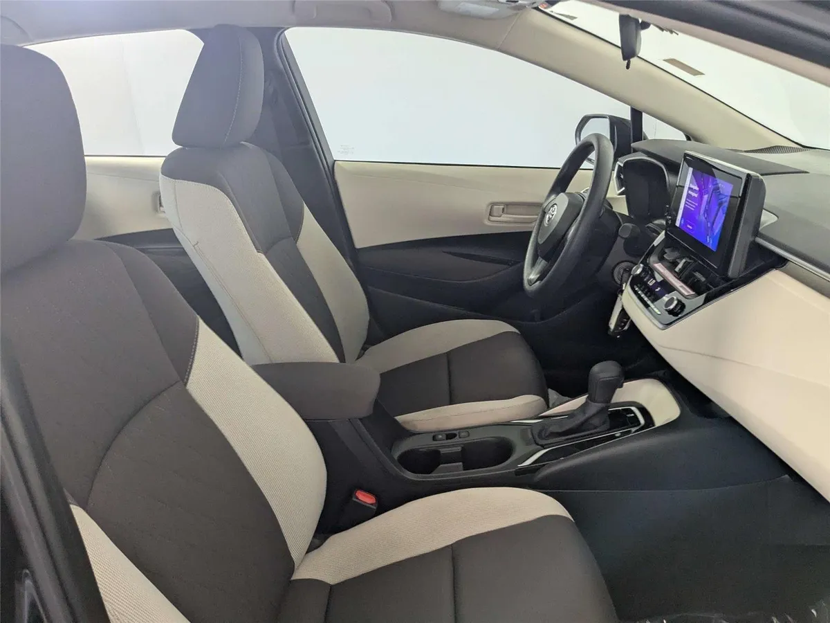 2023 Toyota Corolla LE thumbnail 26