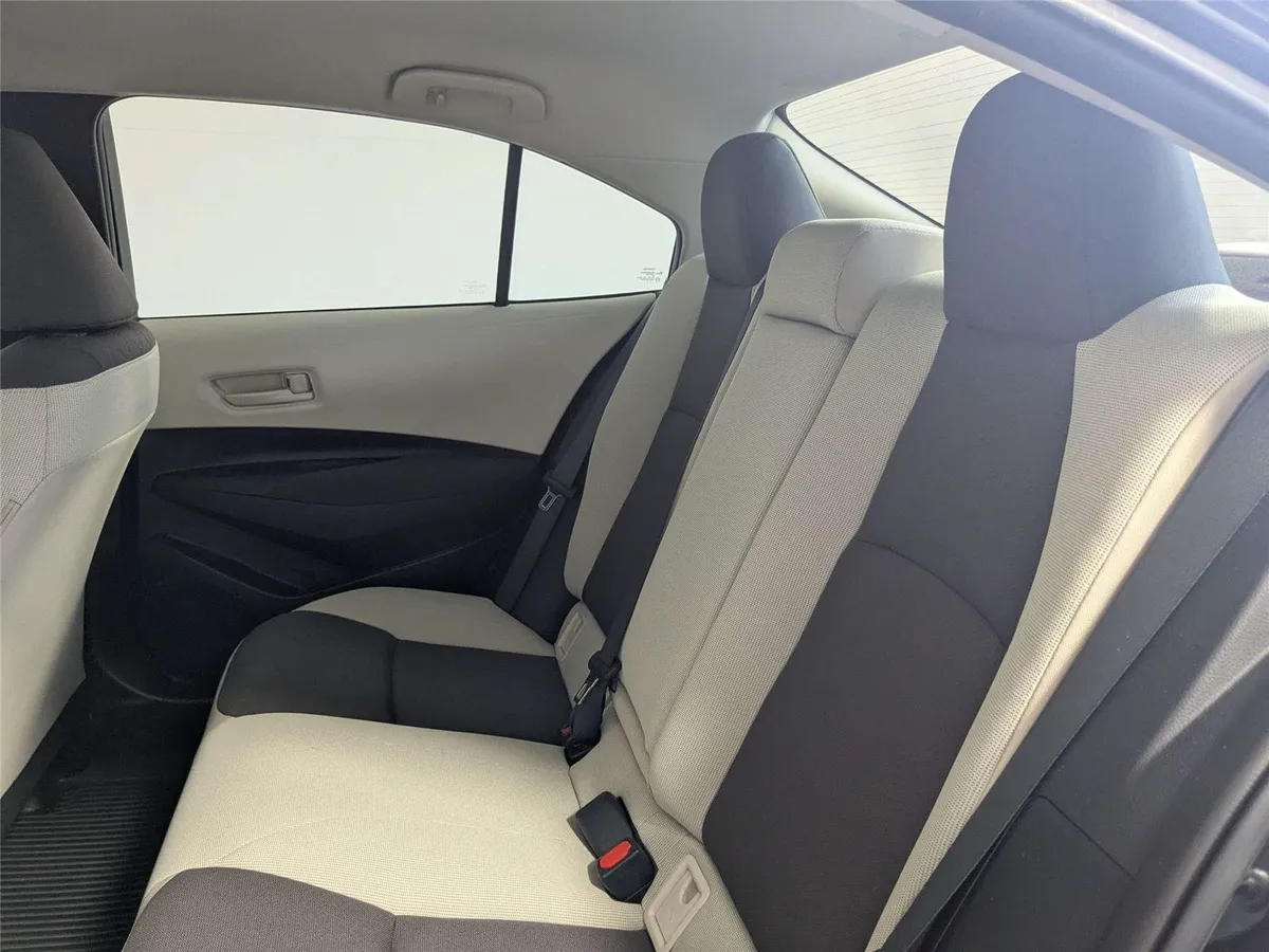 2023 Toyota Corolla LE thumbnail 29