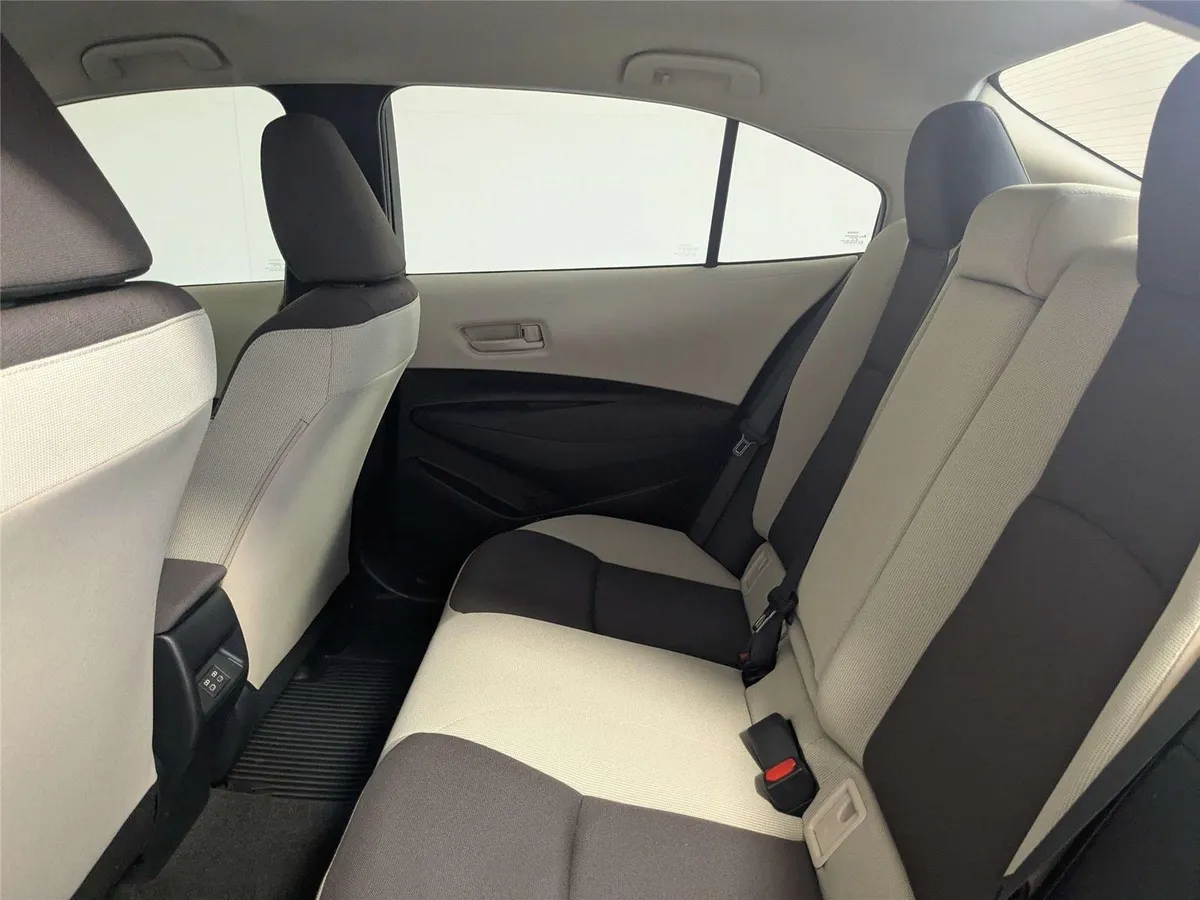 2023 Toyota Corolla LE thumbnail 30