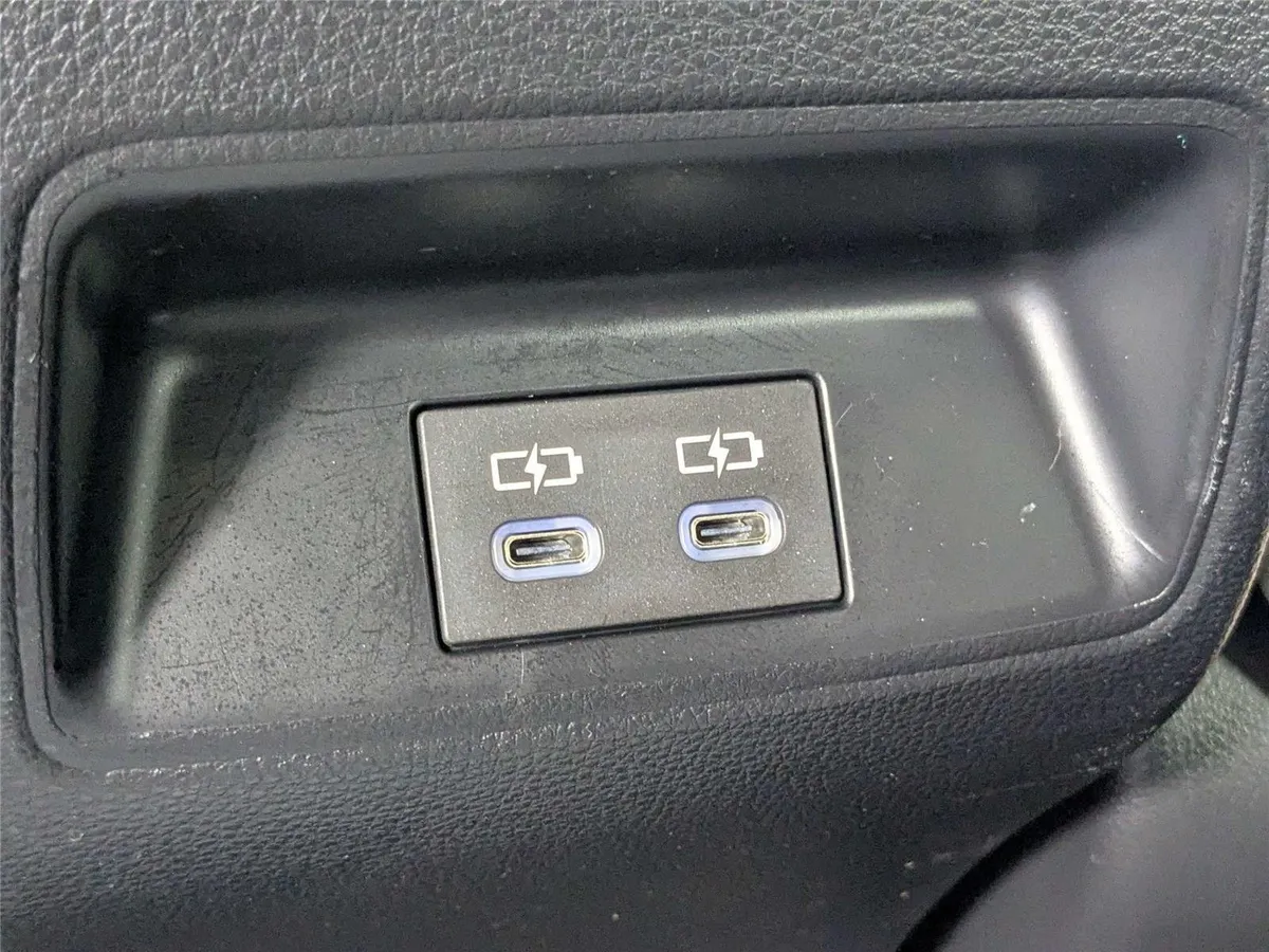 2023 Toyota Corolla LE thumbnail 32
