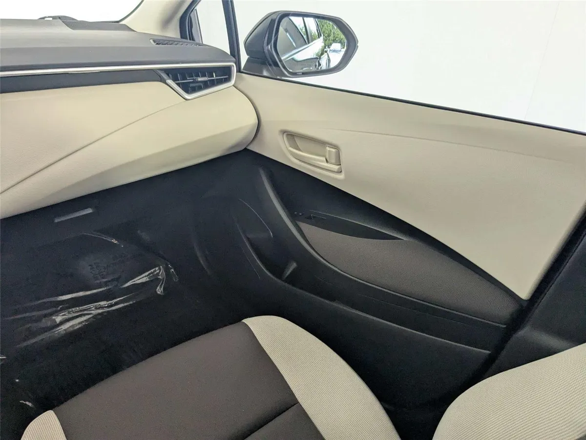 2023 Toyota Corolla LE thumbnail 35