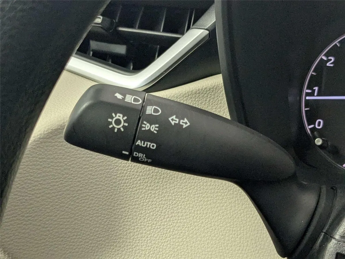 2023 Toyota Corolla LE thumbnail 38