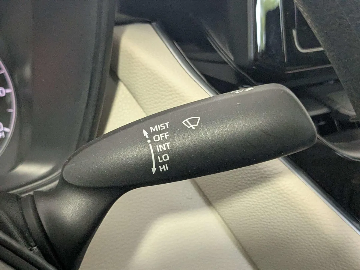 2023 Toyota Corolla LE thumbnail 39