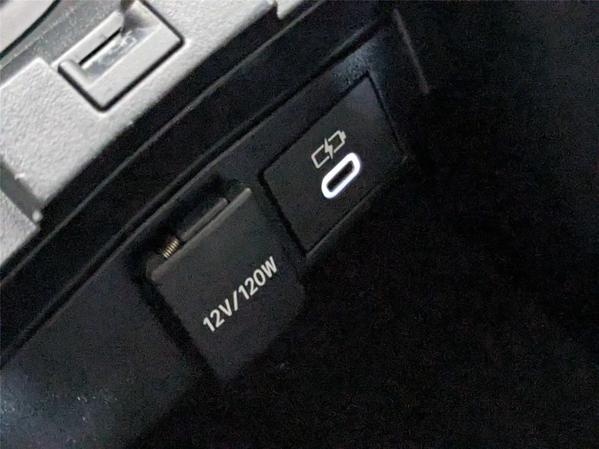 2023 Toyota Corolla LE thumbnail 40