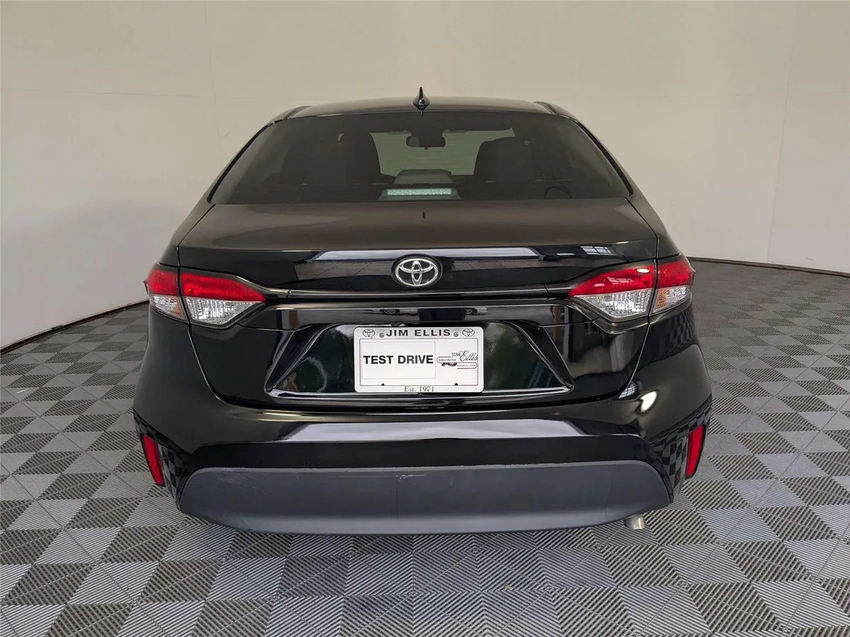 2023 Toyota Corolla LE thumbnail 6
