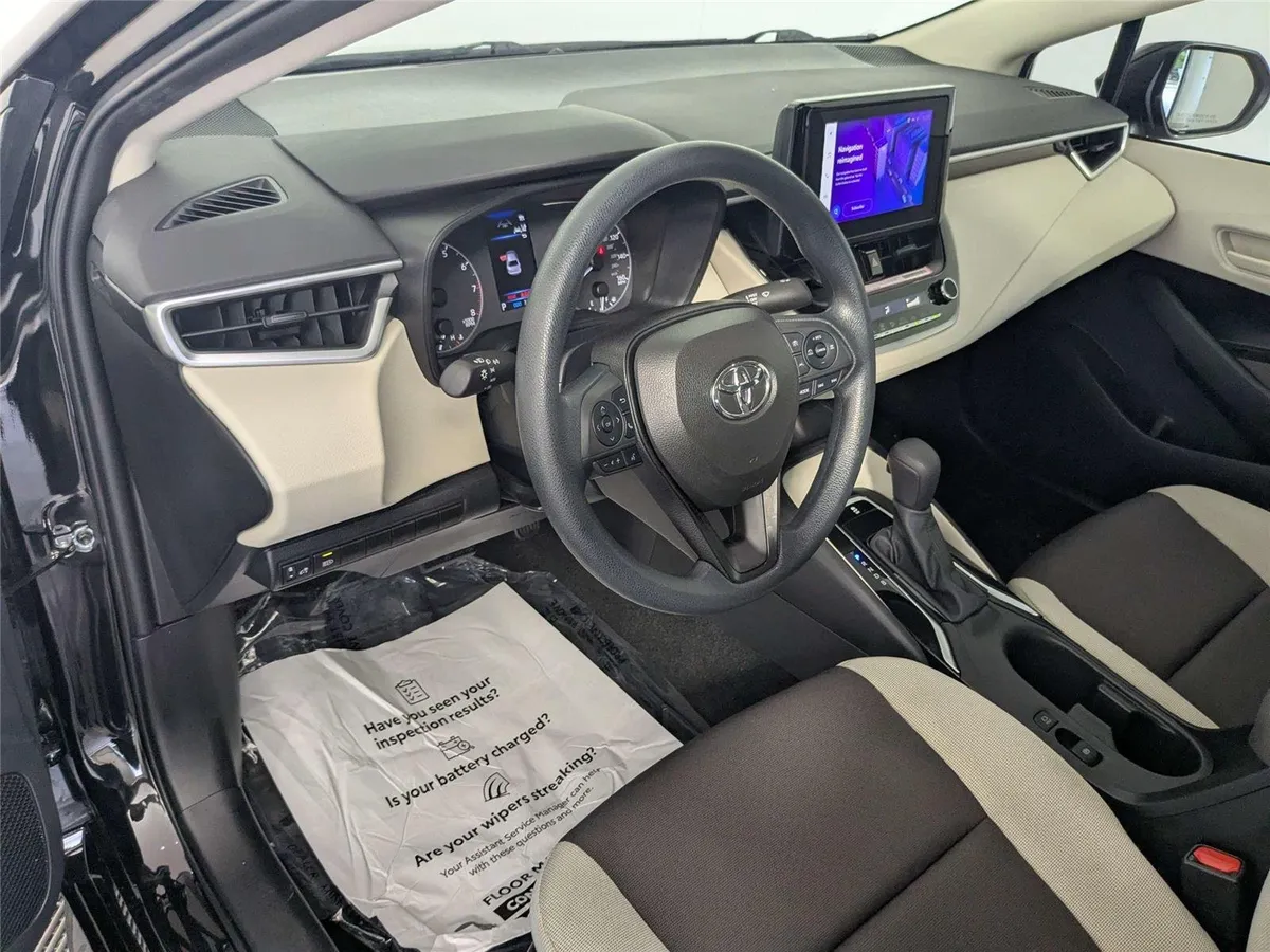 2023 Toyota Corolla LE thumbnail 9