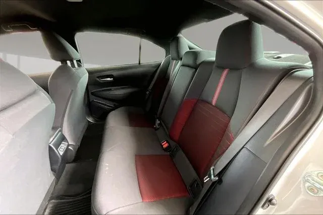 2023 Toyota Corolla SE thumbnail 19