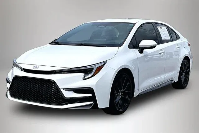 2023 Toyota Corolla SE thumbnail 2