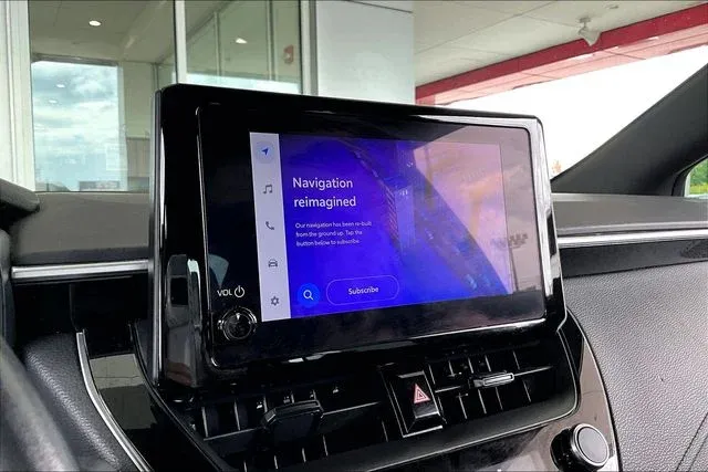 2023 Toyota Corolla SE thumbnail 22
