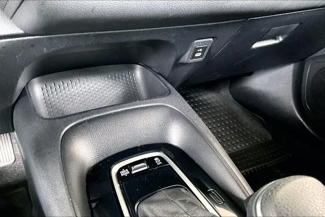 2023 Toyota Corolla SE thumbnail 24