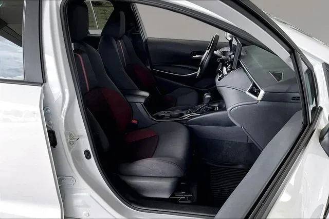 2023 Toyota Corolla SE thumbnail 26