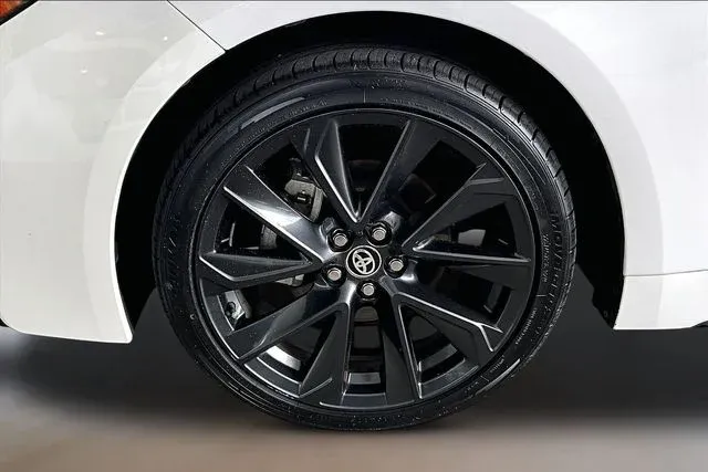 2023 Toyota Corolla SE thumbnail 28