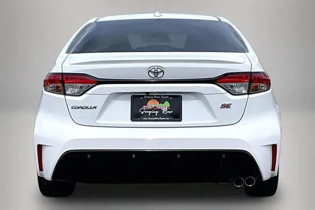 2023 Toyota Corolla SE thumbnail 6
