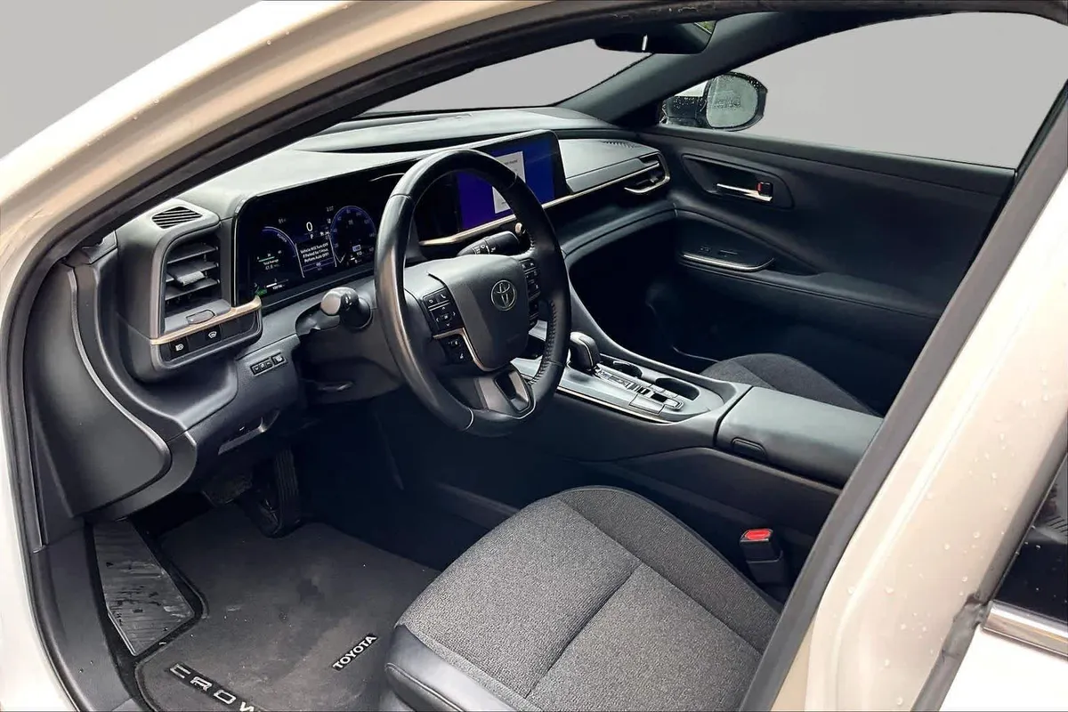 2023 Toyota Crown XLE thumbnail 18