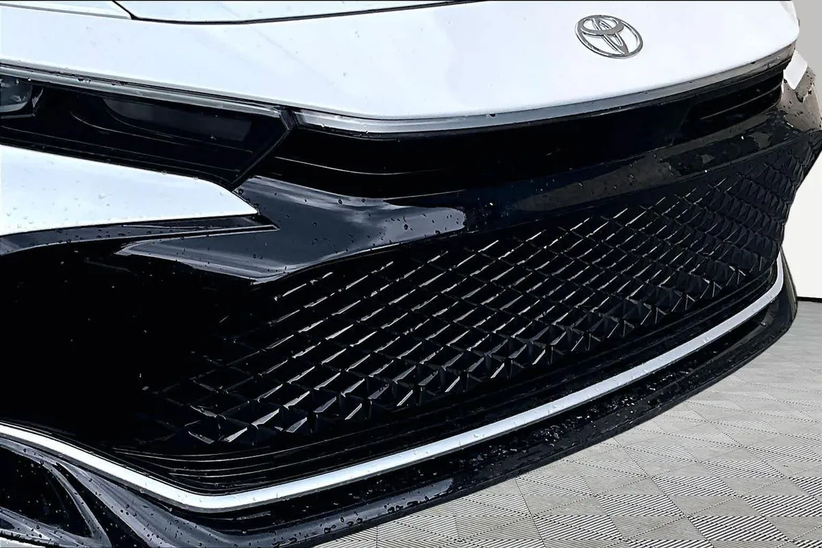 2023 Toyota Crown XLE thumbnail 30