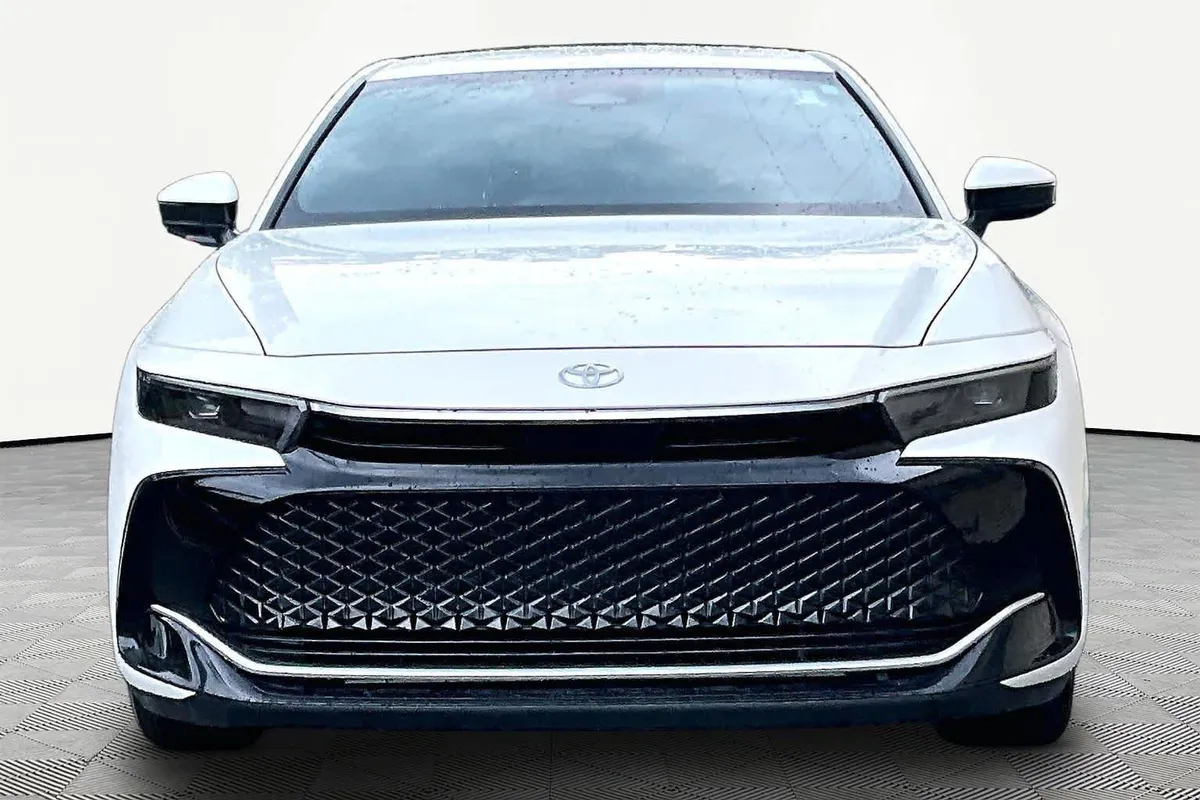 2023 Toyota Crown XLE thumbnail 4