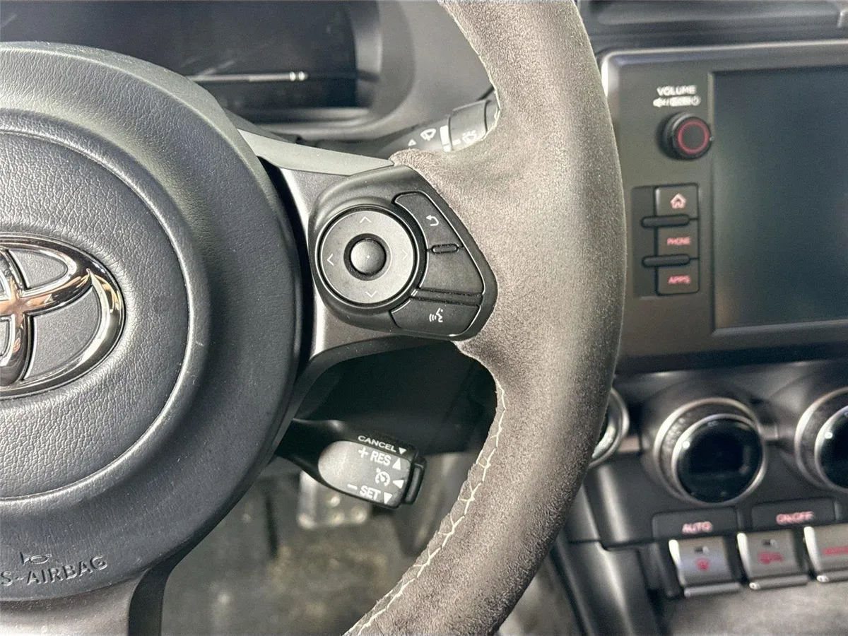 2023 Toyota GR86 Premium thumbnail 18